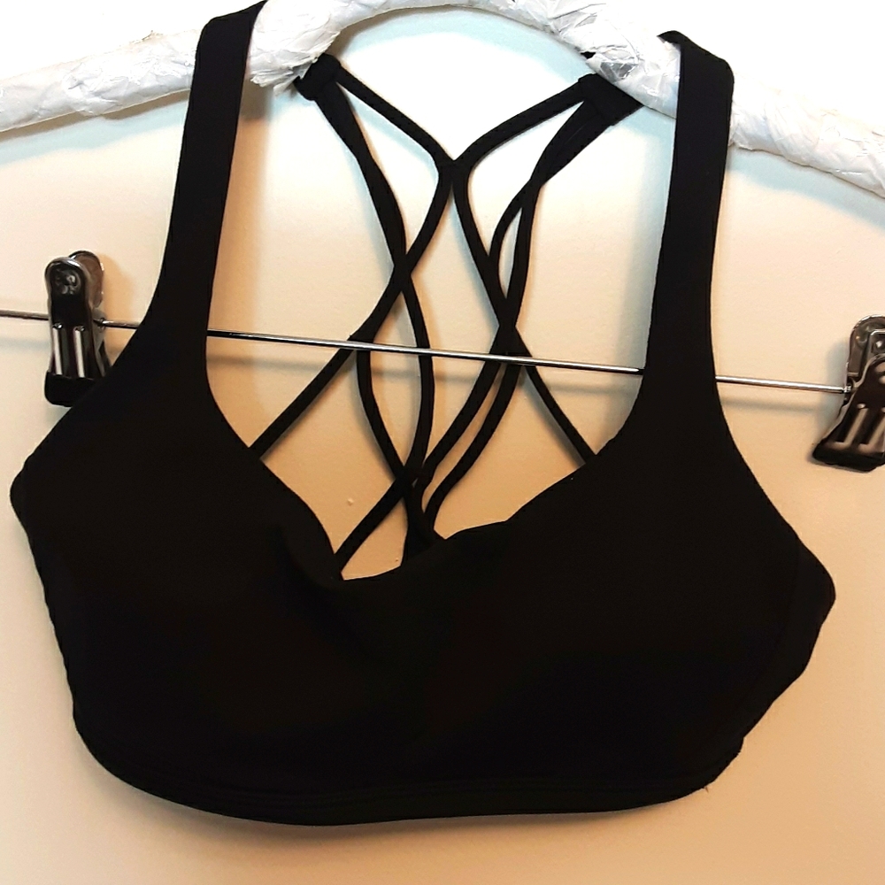 Lululemon  Free To Be Bra